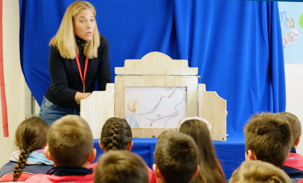 Clase práctica de Sensibilización y Educación para el Desarrollo en el Colegio Montepinar de Murcia.