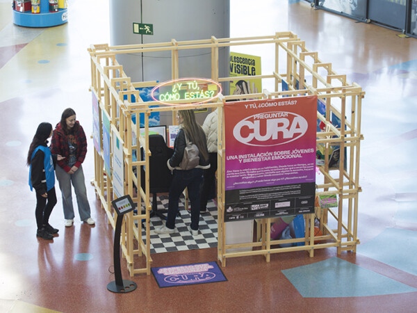 Instal·lació 'L'habitació de l'Alex' de la campanya 'Preguntar cura' a Madrid