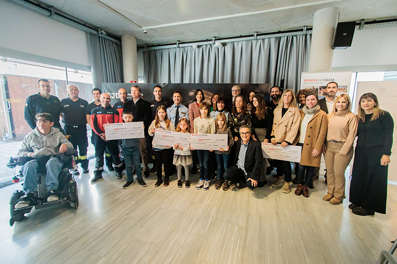Acte prsentació calendari Bombers amb Causa 2025 a Girona.