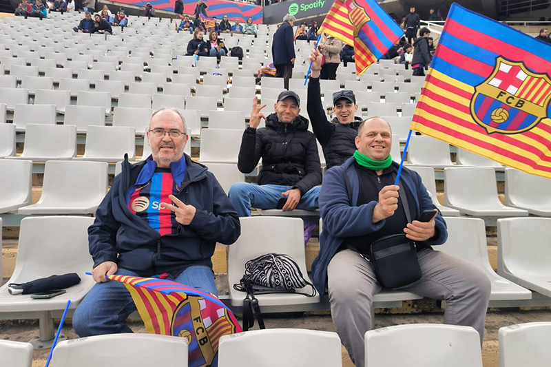 Usuaris al partit de fútbol del barça femení a Montjuïc